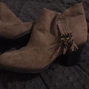 Heel boots